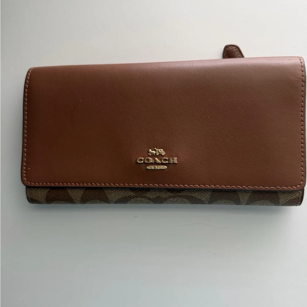 Coach Slim Trifold Wallet in Signature Canvas in Light Khaki/Saddle C5966
